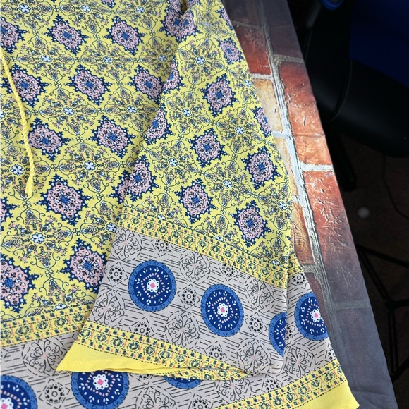 New Directions Relaxed Yellow and Blue Tunic with Tie Front - Picture 3 of 7